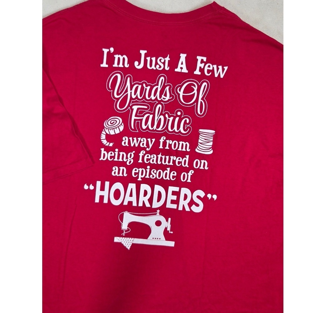 Sewing Fabric Addict Graphic Seamstress Humor T-Shirt Women 2XL Red Hoarders